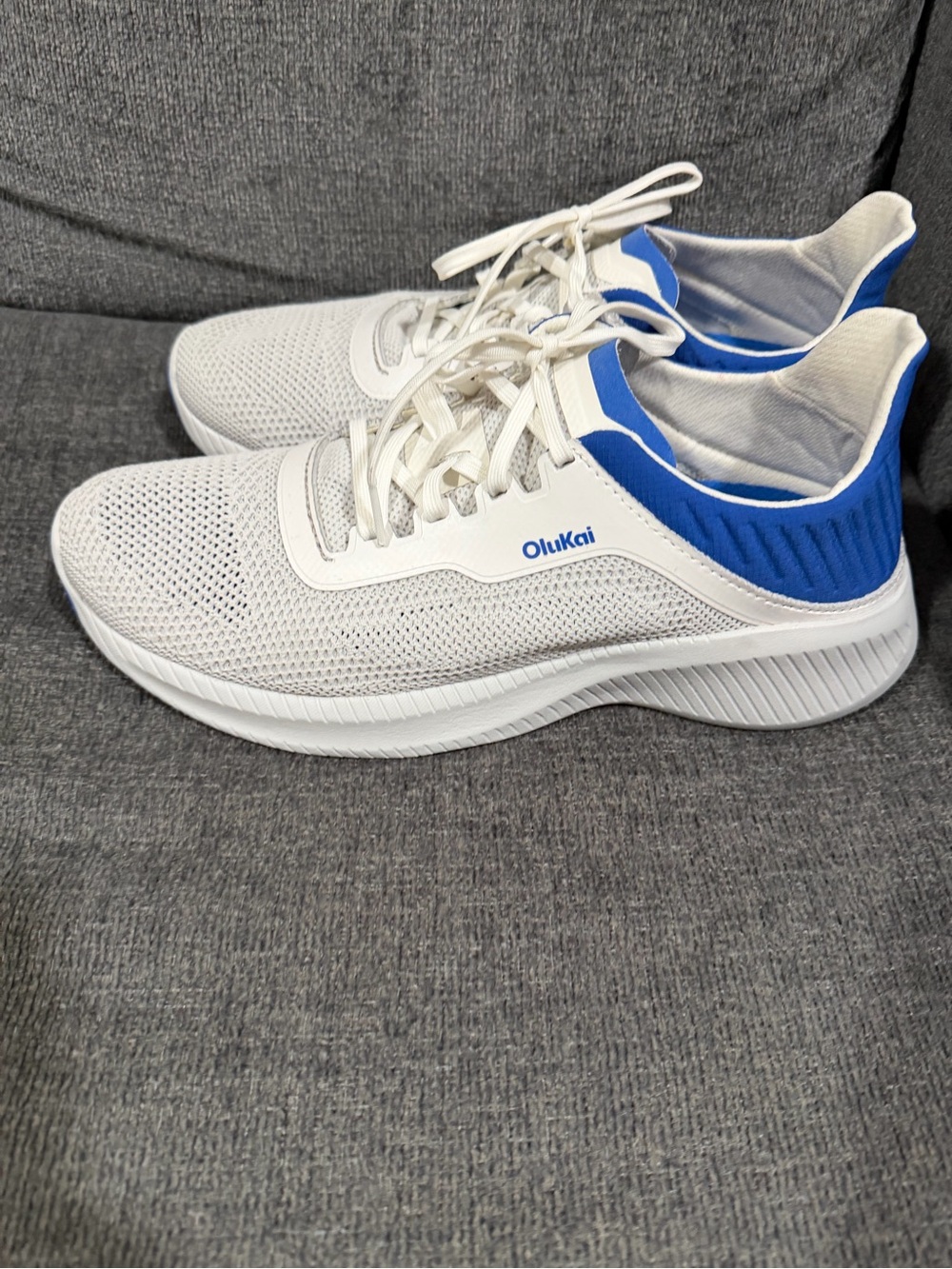 OluKai Island Hopper Men’s Sneaker Shoes Light Grey White Blue Size 10 New